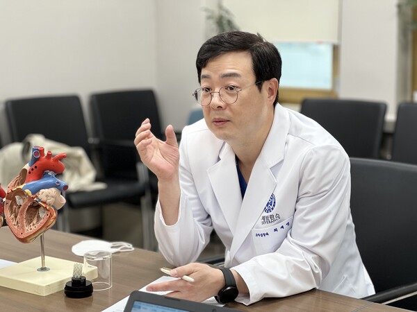 During a recent interview with Korea Biomedical Review, Professor Choi Jae-young of the Pediatric Cardiology Department at Severance Cardiovascular Hospital explained the advantages of percutaneous pulmonary valve implantation (PPVI) in treating congenital heart disease patients.