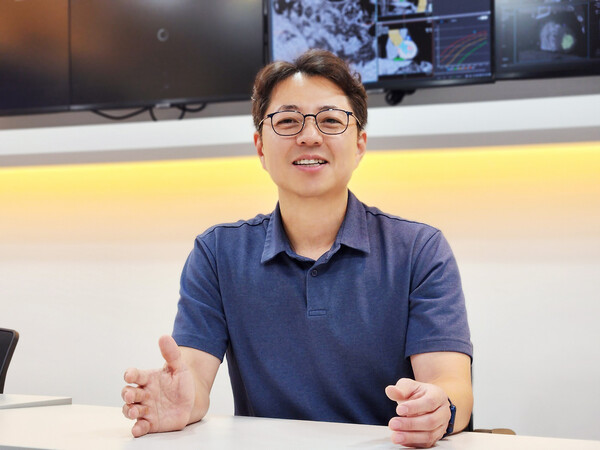 Park Joon-min, executive director of clinical strategy at Coreline Soft, speaks about the value of AI in enabling earlier diagnosis of lung diseases in an interview with Korea Biomedical Review at the head office of Coreline Soft on Wednesday. (Credit: Korea Biomedical Review)