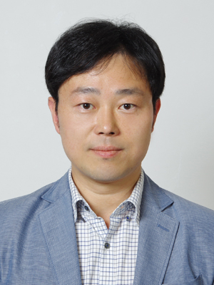 Roh Dong-hoon, Director of Carnation Silver Care Hospital