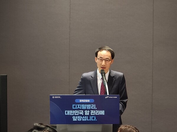 Professor Jung Chan-kwon of Pathology at the Catholic University of Korea, Seoul St. Mary's Hospital, and Director of Publication at the KSP speaks about the need for reimbursement to implement digital pathology systems in hospitals. (Credit: KBR)