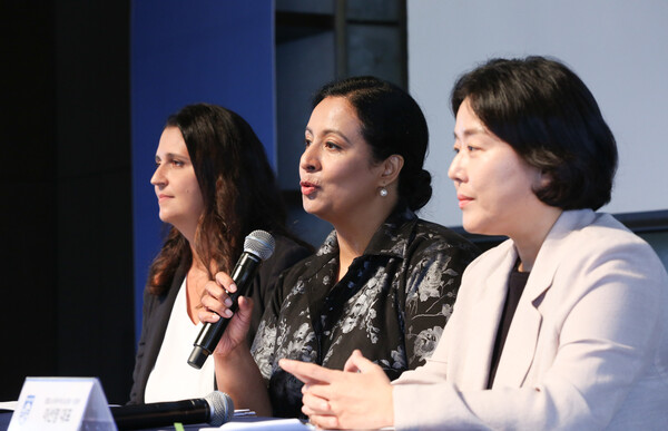 Deeptha Khanna, Philips Chief Business Leader of Personal Health responds to questions beside colleagues, Cecilia Grandi, Marketing Director, Philips Personal Health JAPAC (left), and Lee Sun-young, General Manager for Philips Korea’s Personal Health Unit (right) at the Plaza Hotel in Seoul on Wednesday.