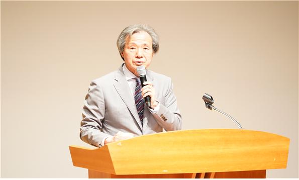 Jung Ki-suck, the new president of the National Health Insurance Service, has expressed his willingness to change the overall reimbursement system to ensure that compensation for essential medical services is not compromised. (Courtesy of NHIS)