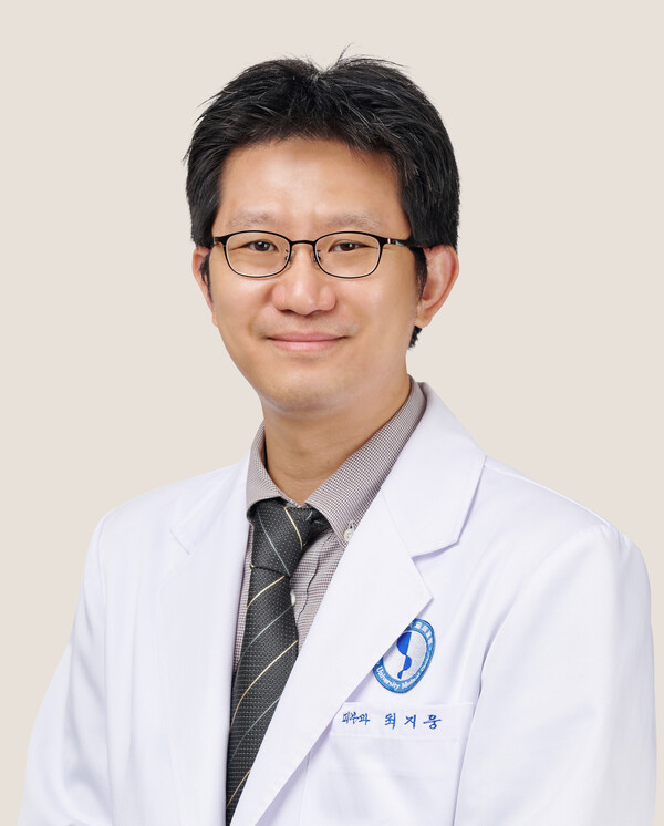 An Ajou University Hospital research team, led by Professor Choi Jee-woong at the Department of Dermatology, found that alopecia areata symptoms and prognosis are worse in patients aged 15 or younger.