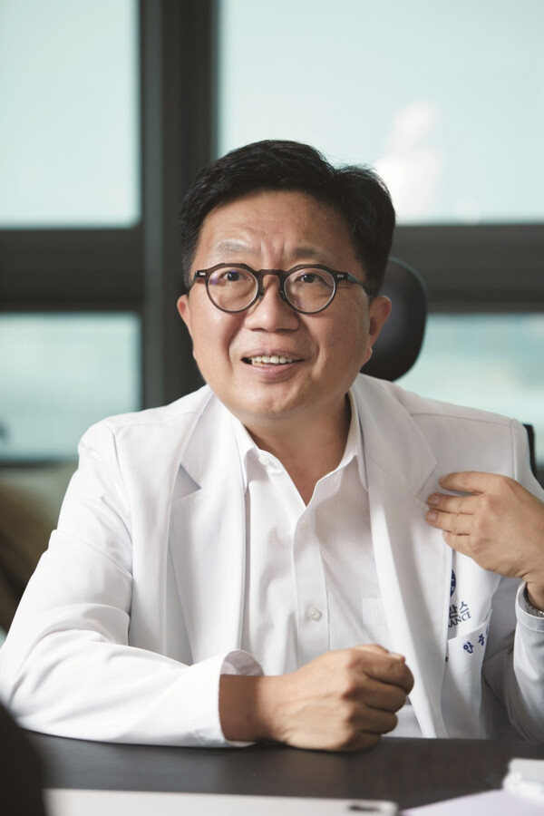 KSMO Board of Directors Chair Ahn Joong Bae also talks about the 2023 KSMO International Conference during a separate interview.