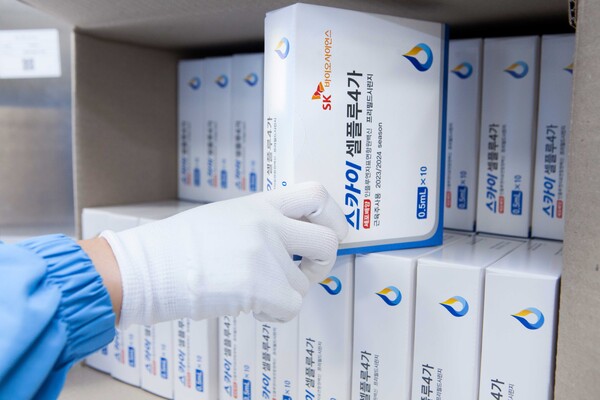 A SK bioscience employee packing SKY Cellflu Quadrivalent Prefilled Syringe at the company’s Andong L House in Andong, North Gyeongsang Province, Tuesday. (credit: SK bioscience)