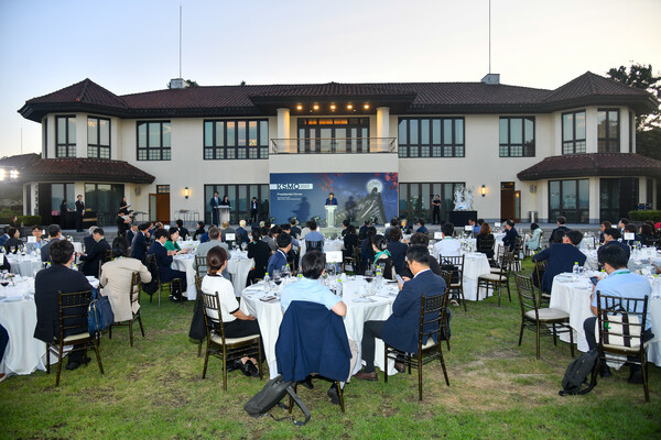 Participants enjoy outdoor dinner hosted by KSMO at Aston House, the Grand Walkerhill Seoul, on Thursday. 