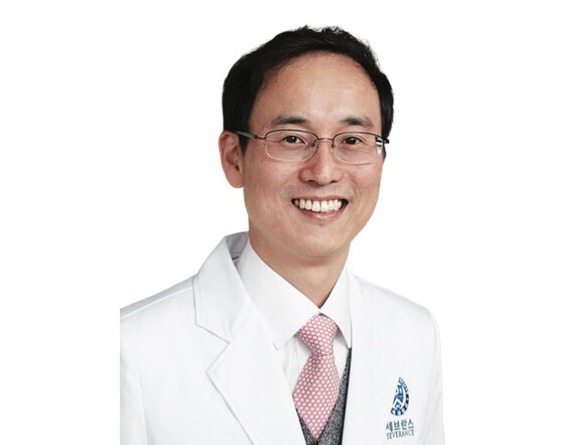 Professor Nam Hyo-suk of Neurology at YUCM conducted a study that found that forcibly lowering blood pressure in patients with acute ischemic stroke treated for endovascular thrombectomy (EVT) worsened prognosis by 1.84 times. (Credit: YUCM)