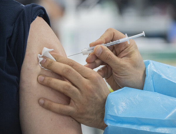 Rep. In Jae-geun of the Democratic Party of Korea pointed out that the number of shingles vaccinations has increased yearly, calling for state support. (Credit: Getty Images)