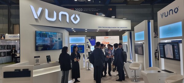 VUNO showcased four VUNO Med solution products – VUNO Med-DeepBrain, VUNO Med-LungCT AI, VUNO Med-Chest X-ray, and VUNO Med-BoneAge -- in the field of radiology that are being used in various clinical sites at home and abroad through its on-site booth exhibition. (Credit: KBR)
