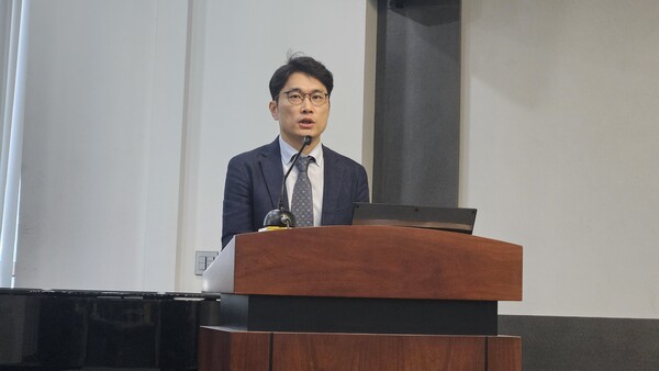 KDA's General Affairs Director Moon Jun-sung explains the importance of education for diabetic patients during the 2023 KDA Autumn Press Conference at the Korea Social Welfare Association Building in Mapo-gu, Seoul, Wednesday.