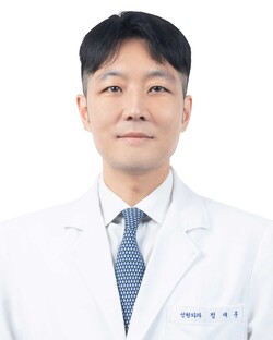 A SNUBH team, led by Professor Jeong Jae-hoon, plans to develop a digital recovery room for post-operative breast cancer patients who have undergone breast reconstruction surgery.