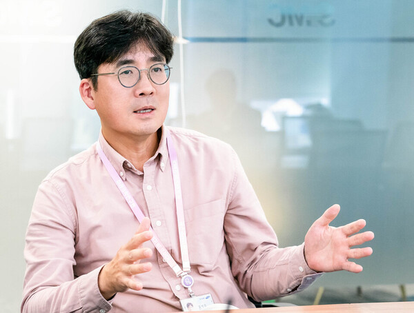 Professor Kim Seok-jin of the Department of Hematology/Oncology at Samsung Medical Center discusses recent progress in DLBCL treatment with the emergency of Polivy.