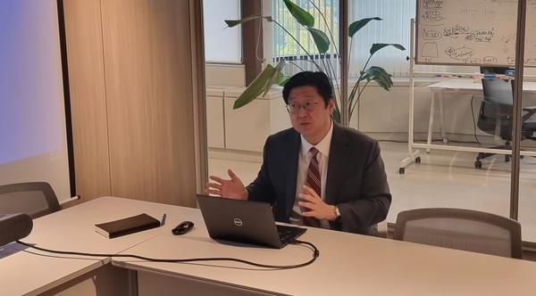 RIGHT Foundation Chief Strategy Officer Lee Hoon-sang explains two grants funded by the foundation at its headquarters in Jongno-gu, Seoul, Thursday.