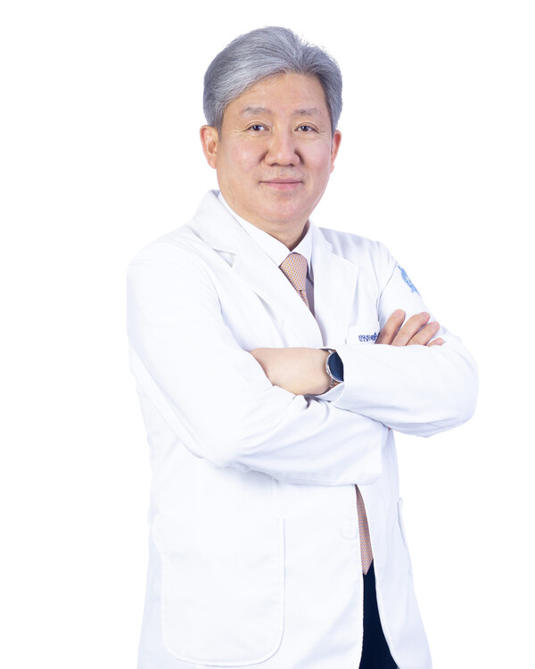 SNUBH CEO & President Song Jung-han answered a variety of questions related to the hospital during a recent interview with Korea Biomedical Review.