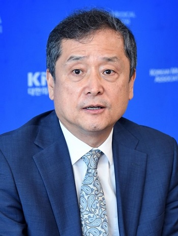 Professor Emeritus Ahn Duck-sun