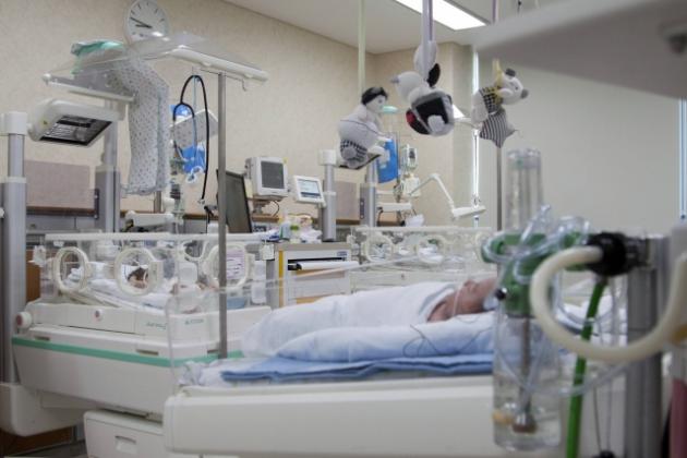 Newborns are treated inside the incubators at a neonatal intensive care unit at a hospital in Korea. This photo is not related to the article.  (Credit: Getty Images)