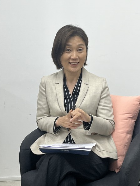 Professor Kang Min-ah at Ewha Womans University