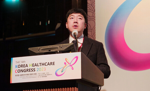 Professor Jung Jae-hun of Gacheon University College of Medicine said that the reimbursement system should be reorganized, and a new financing structure should be established to ensure healthcare security. (KBR photo)