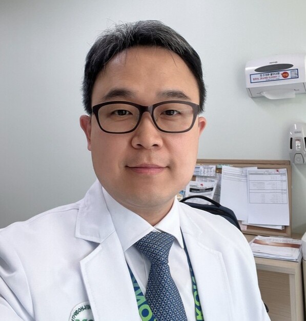 Dr. Kim Jong-yeop, director of the Biomedical Research Institute at Konyang University Hospital