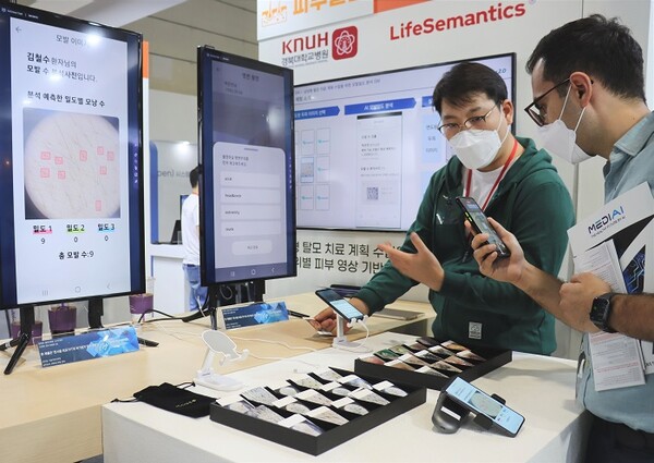 LifeSemantics set up an independent booth in “K-HOSPITAL 2022” in COEX, southern Seoul.