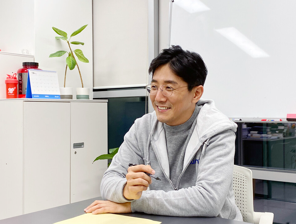 Blueant CEO Kim Sung-hyun talked about opportunities and challenges facing the telemedicine industry during a recent interview with Korea Biomedical Review.
