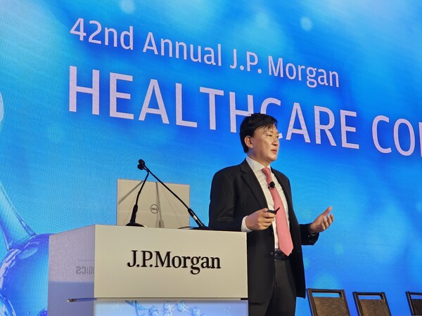 Samsung Biologics CEO John Rim gives a presentation on the company's achievements in 2023 and plans moving forward during the 2024 J.P. Morgan Healthcare Conference's Main Track on Tuesday in San Francisco, Calif., the U.S. (Credit: Samsung Biologics)