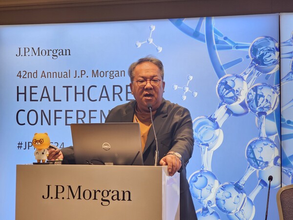 Kakao Healthcare CEO Hwang Hee introduces his company for the first time to investors attending the J.P. Morgan Healthcare Conference 2024 at the San Francisco Marriott Marquis on Tuesday.