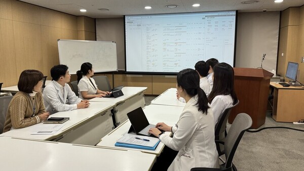 Asan Medical Center's Senior Patient Management Team meets every day around 3 p.m. to review cases of elderly patients classified as high-risk and provide customized services for each patient. (Courtesy of Asan Medical Center’s Senior Patient Management Team)