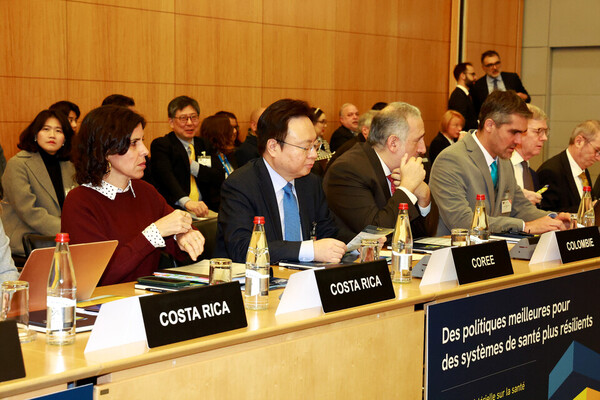 Minister of Health and Welfare Cho Kyoo-hong attended the OECD Health Ministerial Meeting in Paris, France, on Tuesday. (Courtesy of the Ministry of Health and Welfare)