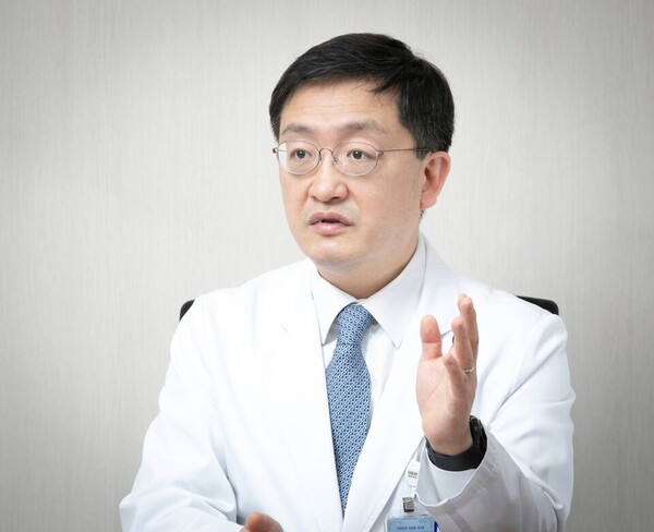 Professor Lee Hae-young of the Department of Cardiology at Seoul National University Hospital speaks about key points in treating hypertension, including the prescription of combination therapy, during a recent interview with Korea Biomedical Review.