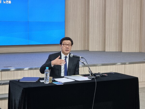 Korea Pharmaceutical and Bio-Pharma Manufacturers Association (KPBMA) Chairman Noh Yun-hong speaks at the industry group’s New Year news conference on Tuesday. (KBR photo)