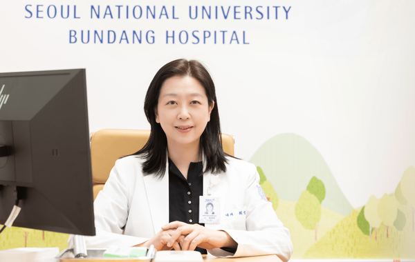SNUBH's Chief Director of the International Healthcare Center Choi Sung-hee introduces her center and its achievements during an interview with Korea Biomedical Review at the hospital in Bundang-gu, Seongnam, Gyeonggi Province, last Thursday. (credit: SNUBH)