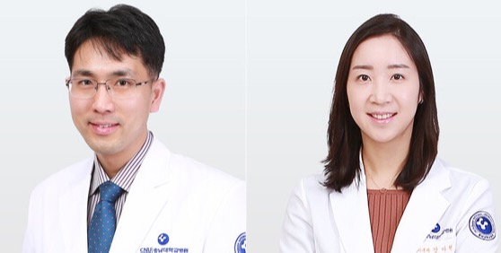 Professors Jeong Jae-wook (left) and Kang Da-hyun of Chungnam National University Hospital (Courtesy of Chungnam National University Hospital)