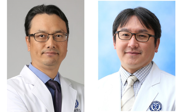 A Severance Hospital research team, led by Professors Kim Man-deuk (left) and Kim Do-young, successfully conducted the first irreversible electroporation surgery for a liver cancer patient. (Courtesy of YUHS)