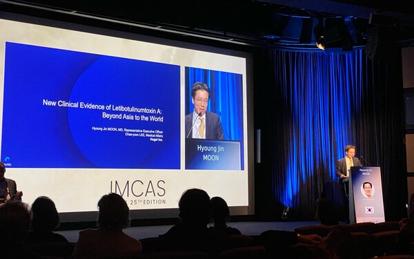Hugel co-CEO Moon Hyoung-jin presenting new study results for Letybo during the 25th International Master Course on Aging Science (IMCAS) World Congress, held in Paris, France, from Feb. 1 to 3. (credit: Hugel)