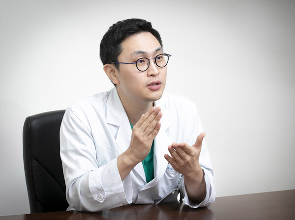 Professor Hyun Jun-ho of the Department of Cardiology at Asan Medical Center explains the new heart failure medicine Verquvo during a recent interview with Korea Biomedical Review.