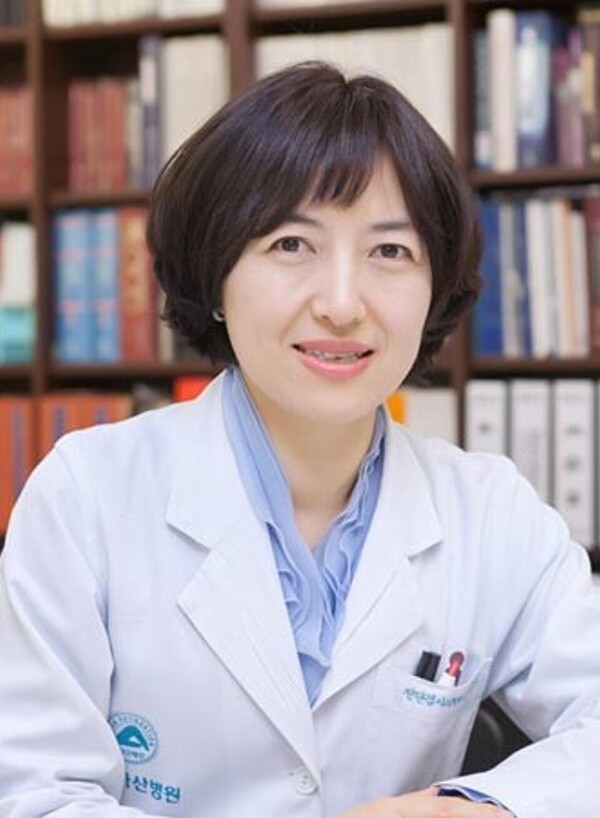 Professor Kim Mi-na