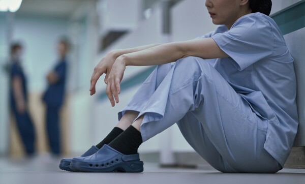 As the resignations of interns and residents are prolonged, nurses' and other medical workers’ difficulties are growing. (Credit: Getty Images)