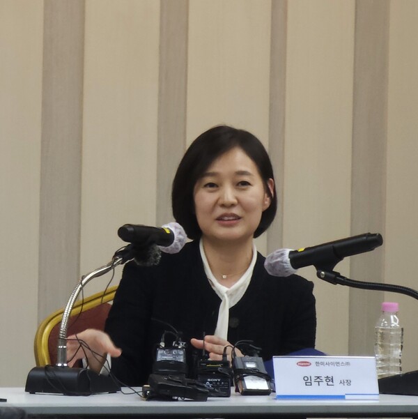 With the support of the National Pension Service, Hanmi Group Chairman Song Young-sook and her daughter, Hanmi Science President Lim Joo-hyun, gained the upper hand from her two sons, Coree Group Chairman Lim Jong-yoon and Hanmi Fine Chemical CEO Lim Jong-hoon, in the current struggle to control management rights of the Group. The picture is of Hanmi Science President Lim Joo-hyun.