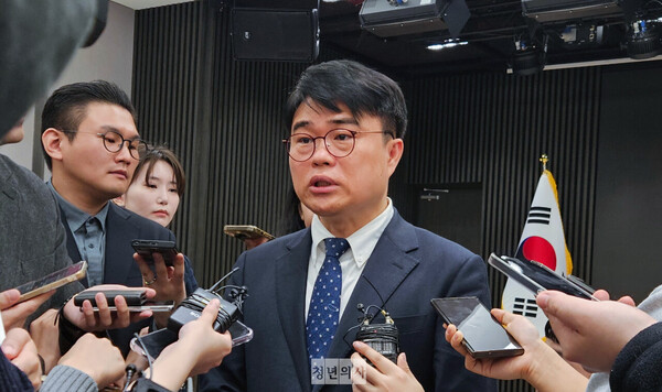 KMA President-elect Lim Hyun-taek demanded President Yoon Suk Yeol apologize and sack the Minister and Vice Minister of Health and Welfare if the government wants to begin talks with physicians.