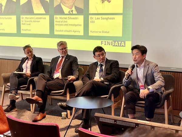 From left, Dr. Mariann Lassenius, Senior Scientific Advisor and RWE Lead at Medaffcon, Dr. Michel Silvestri, Head of Unit Analysis and Investigation at Swedish eHealth Agency, Dr. Tomohiro Kuroda, Professor at Kyoto University, and Dr. Lee Sang-heon, CEO of Huniverse Global. (Credit: KBR)