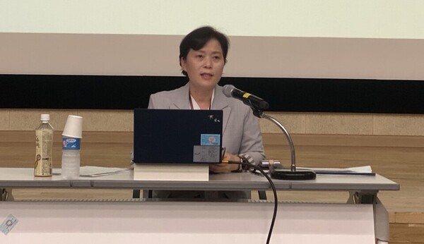 Lee Young-hee, head of the National Health Insurance Service Health Checkup Office, explained the current status of discussions on introducing colonoscopy to the national health checkup system to journalists on Tuesday. (KBR photo)