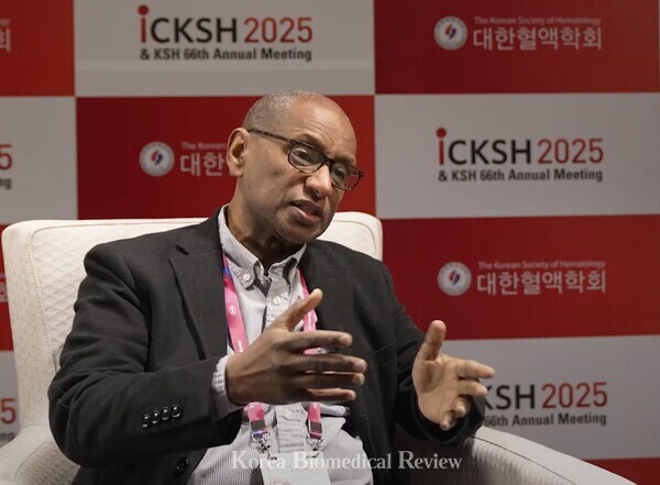 Dr. Ayalew Tefferi at Mayo Clinic discusses evolving treatment strategies for myeloproliferative neoplasms (MPNs) during an interview with Korea Biomedical Review on the sidelines of the International Congress of the Korean Society of Hematology 2025, held at Grand Walkerhill Seoul from March 27 to 29.