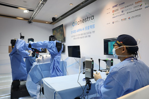 [On the Scene] 1 surgeon, 2 humanoid robots: Samsung tests the future of the operating room